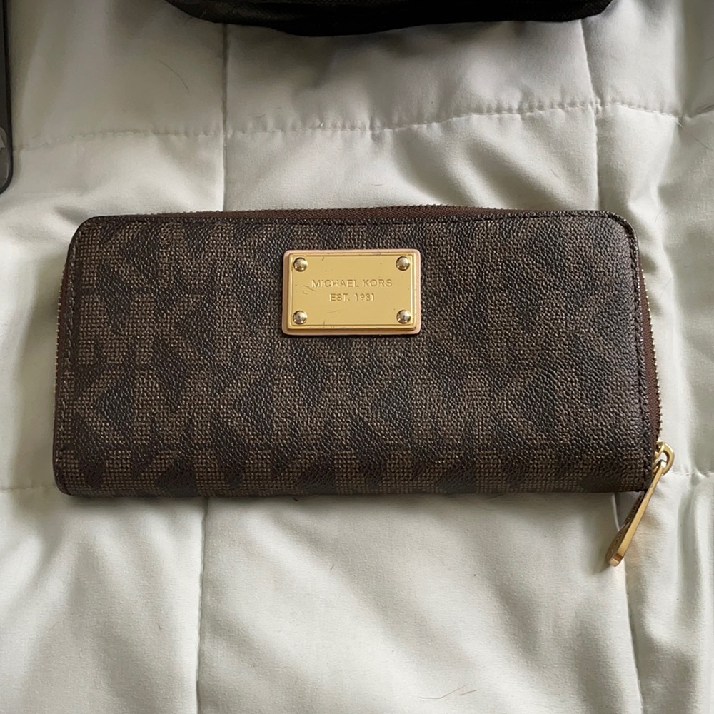 Michael kors wallet